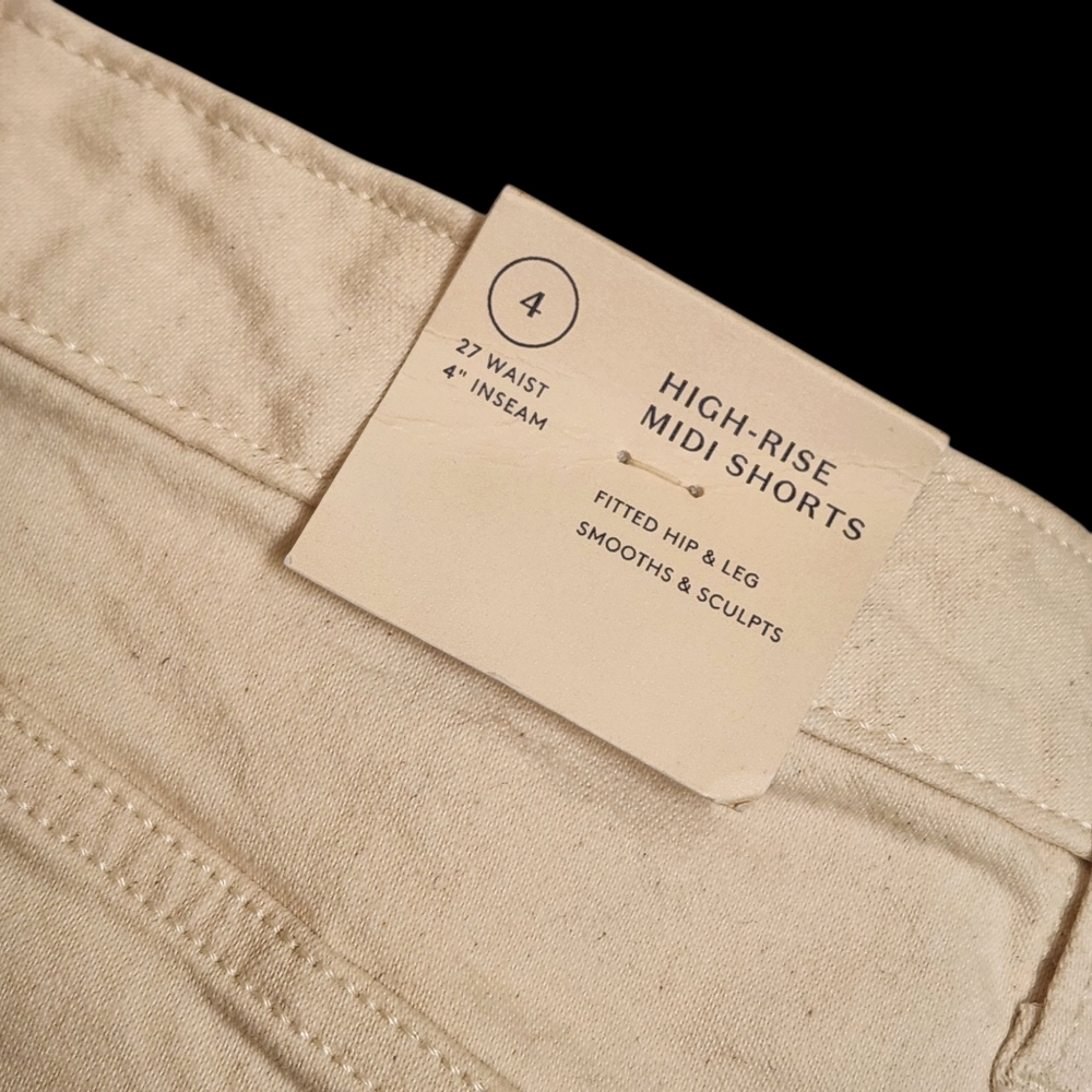 NWT Universal Thread Cream Shorts Size 4 - Picture 3 of 4